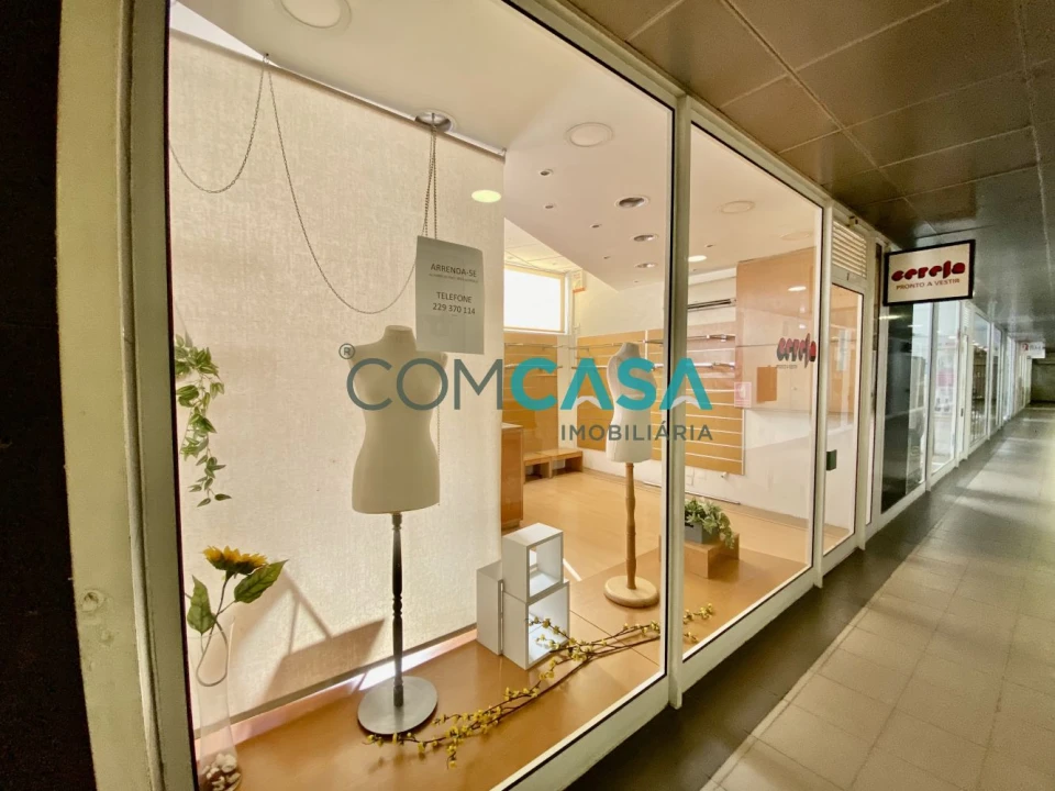 Loja para Arrendamento em Baguim do Monte (Rio Tinto) Foto 2