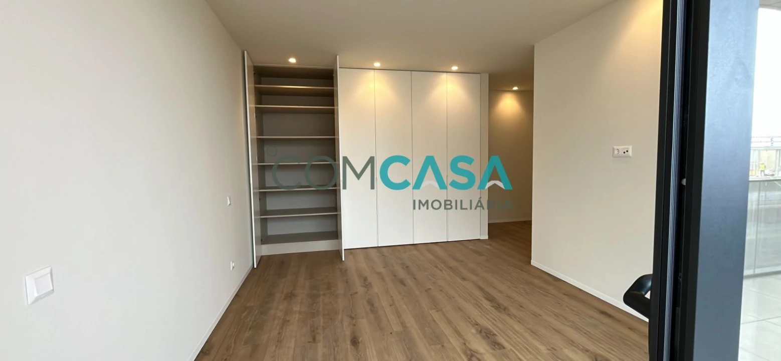 Apartamento T2 para Venda em Mafamude e Vilar do Paraíso Foto 24