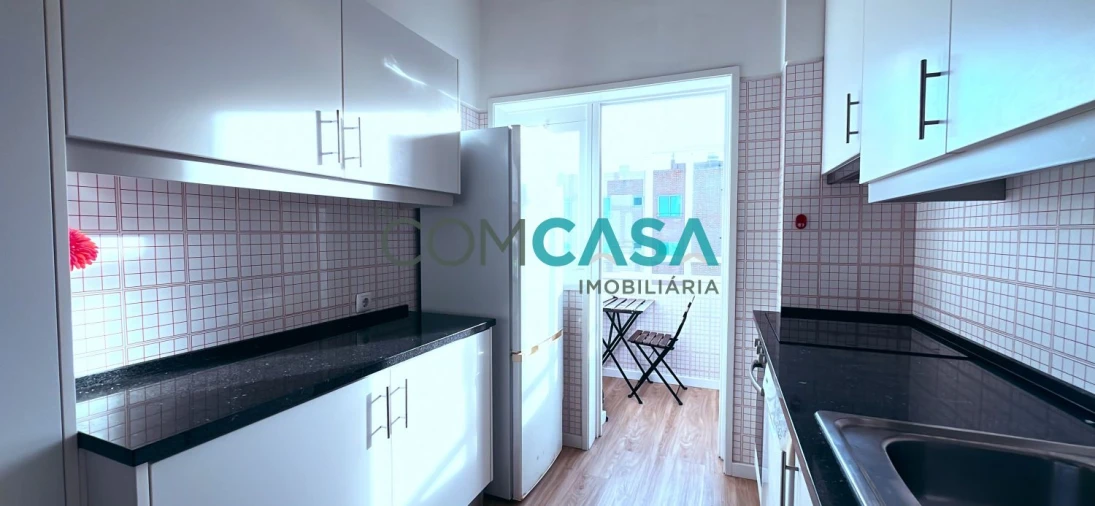 Apartamento T1 para Venda em Lordelo do Ouro e Massarelos Foto 12