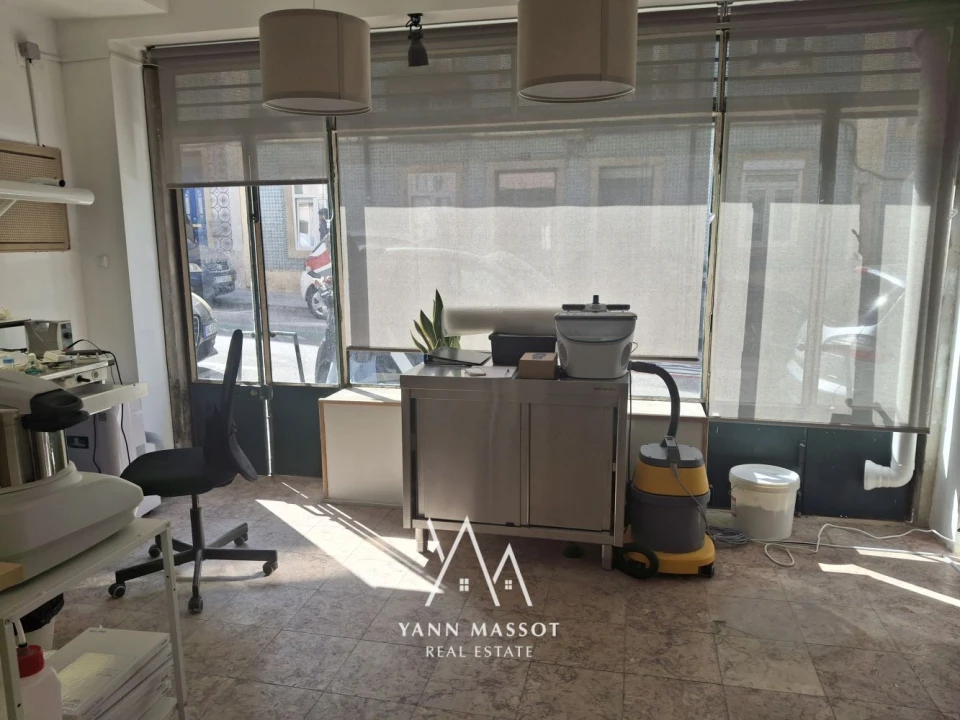 Loja para Venda em Campolide Foto 3