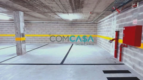 Garagem para Arrendamento em Campanhã