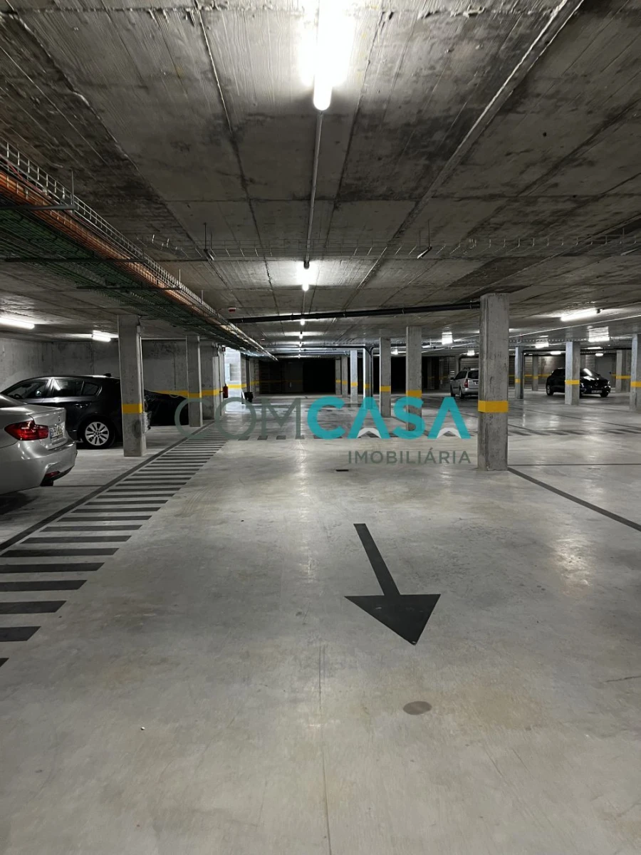 Garagem para Arrendamento em Campanhã Foto 3