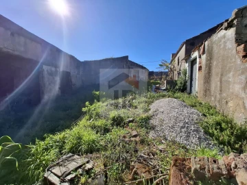 Moradia T2 para Venda em A dos Negros