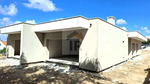 Moradia T3 para Venda em Nossa Senhora do Pópulo, Coto e São Gregório