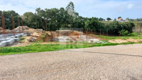 Moradia T3 para Venda em Nossa Senhora do Pópulo, Coto e São Gregório