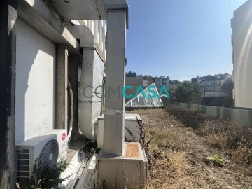 Loja para Venda em Lordelo do Ouro e Massarelos