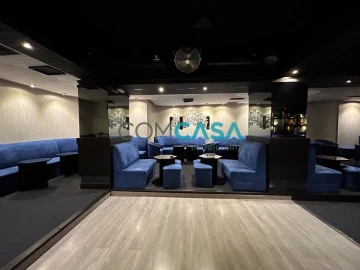 Loja para Venda em Lordelo do Ouro e Massarelos