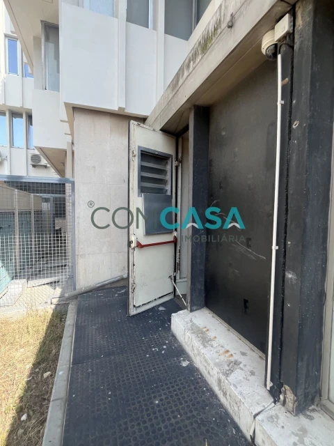 Loja para Venda em Lordelo do Ouro e Massarelos