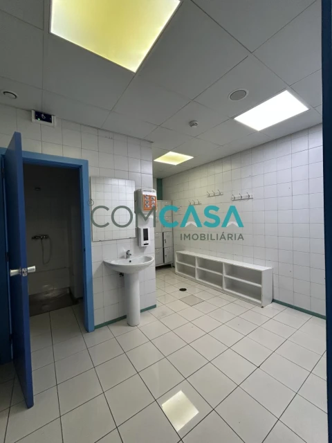 Loja para Arrendamento em Gondomar (São Cosme), Valbom e Jovim