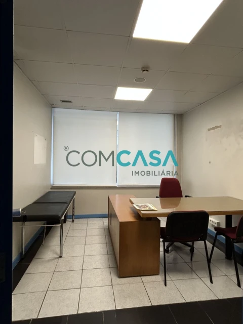 Loja para Arrendamento em Gondomar (São Cosme), Valbom e Jovim