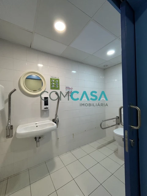 Loja para Arrendamento em Gondomar (São Cosme), Valbom e Jovim