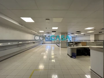 Loja para Arrendamento em Gondomar (São Cosme), Valbom e Jovim