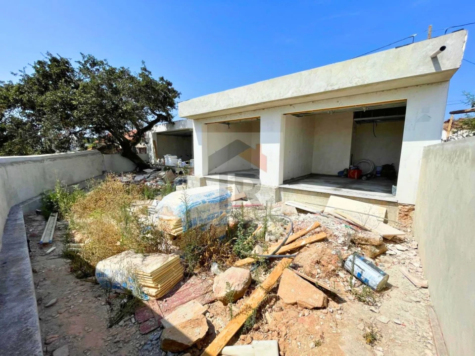 Moradia T2 para Venda em Alvorninha Foto 4