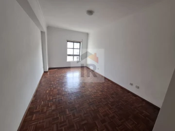 Apartamento T3 para Arrendamento em Nossa Senhora do Pópulo, Coto e São Gregório