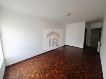 Apartamento T3 para Arrendamento em Nossa Senhora do Pópulo, Coto e São Gregório