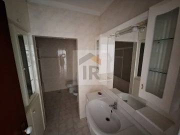 Apartamento T3 para Arrendamento em Nossa Senhora do Pópulo, Coto e São Gregório