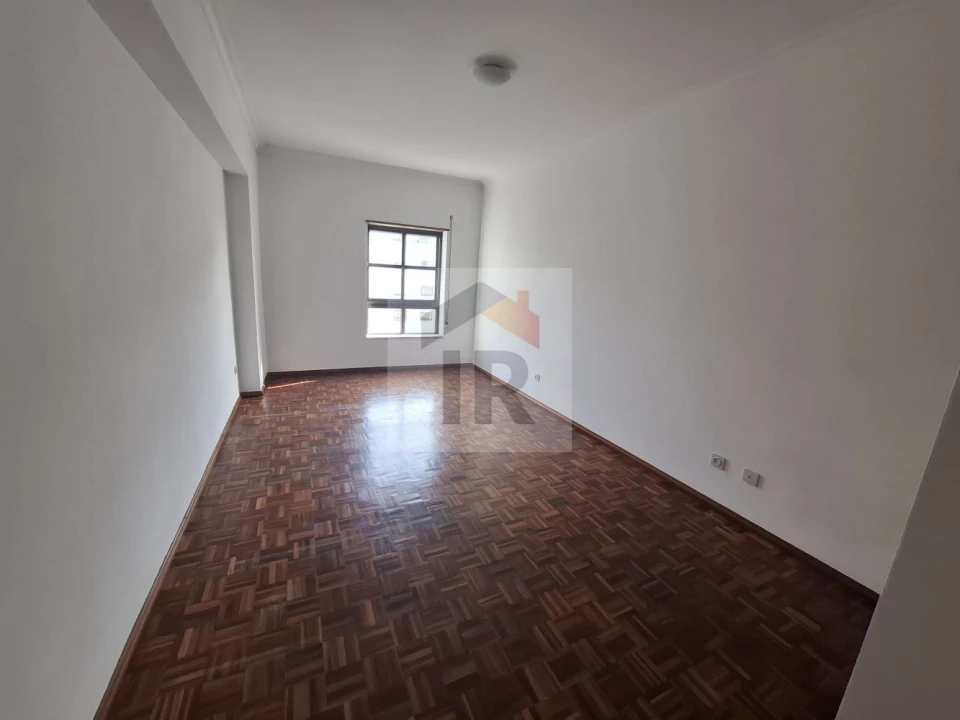 Apartamento T3 para Arrendamento em Nossa Senhora do Pópulo, Coto e São Gregório Foto 3