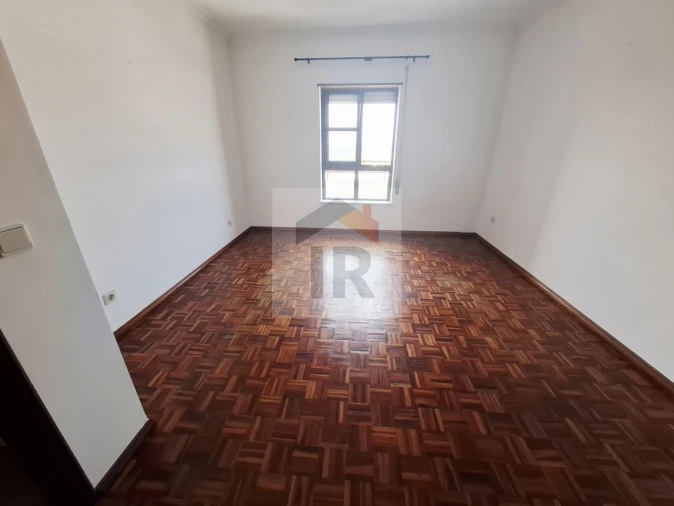 Apartamento T3 para Arrendamento em Nossa Senhora do Pópulo, Coto e São Gregório Foto 11