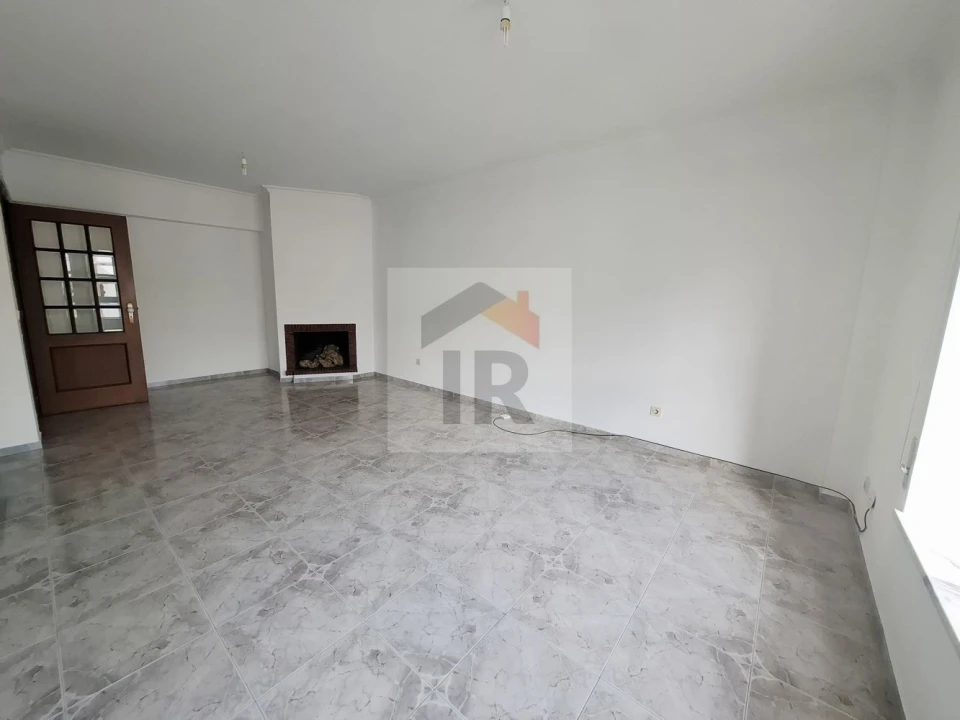 Apartamento T3 para Arrendamento em Nossa Senhora do Pópulo, Coto e São Gregório Foto 5