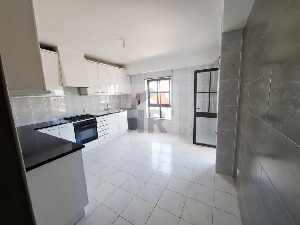 Apartamento T3 para Arrendamento em Nossa Senhora do Pópulo, Coto e São Gregório Foto 13