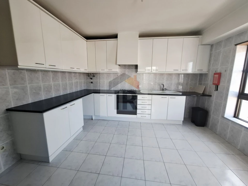 Apartamento T3 para Arrendamento em Nossa Senhora do Pópulo, Coto e São Gregório Foto 14