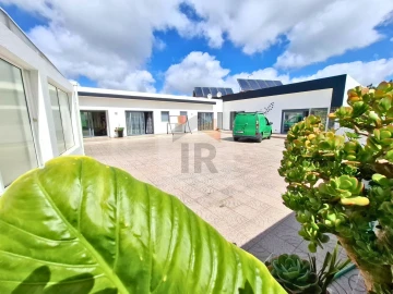 Moradia T3 para Venda em Nossa Senhora do Pópulo, Coto e São Gregório