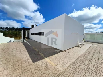 Moradia T3 para Venda em Nossa Senhora do Pópulo, Coto e São Gregório