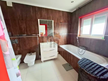 Moradia T3 para Venda em Nossa Senhora do Pópulo, Coto e São Gregório