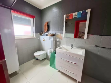 Moradia T3 para Venda em Nossa Senhora do Pópulo, Coto e São Gregório