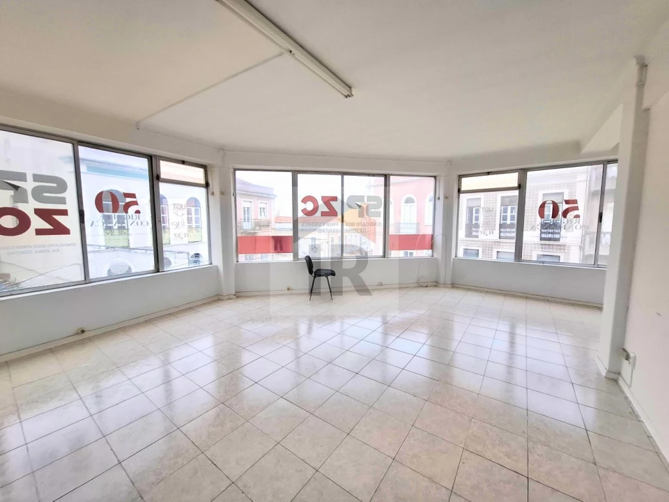 Loja para Arrendamento em Nossa Senhora do Pópulo, Coto e São Gregório Foto 1