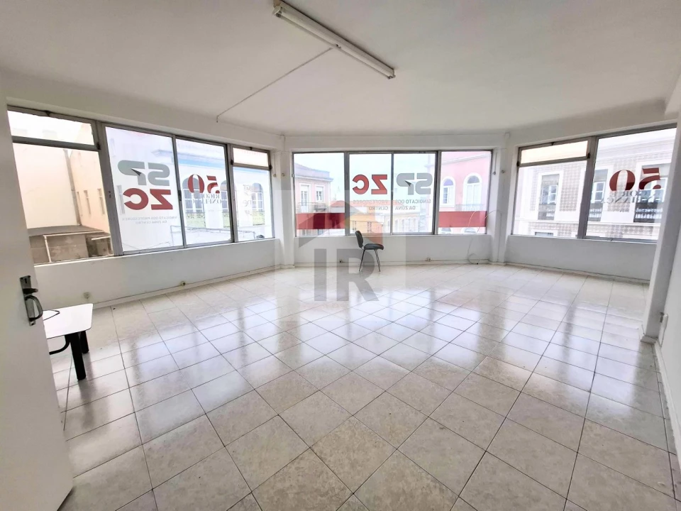 Loja para Arrendamento em Nossa Senhora do Pópulo, Coto e São Gregório Foto 2