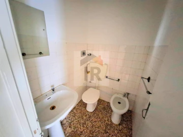 Loja para Arrendamento em Nossa Senhora do Pópulo, Coto e São Gregório