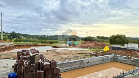 Moradia T3 para Venda em Salir de Matos