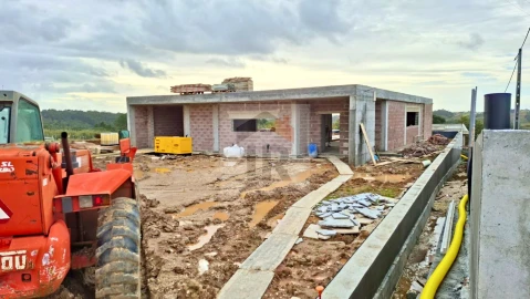 Moradia T3 para Venda em Salir de Matos