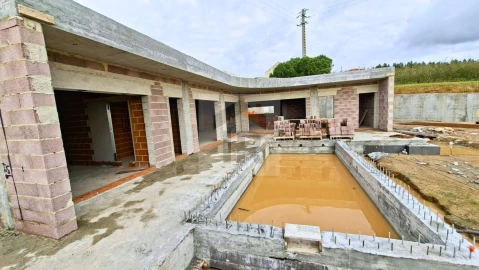 Moradia T3 para Venda em Salir de Matos