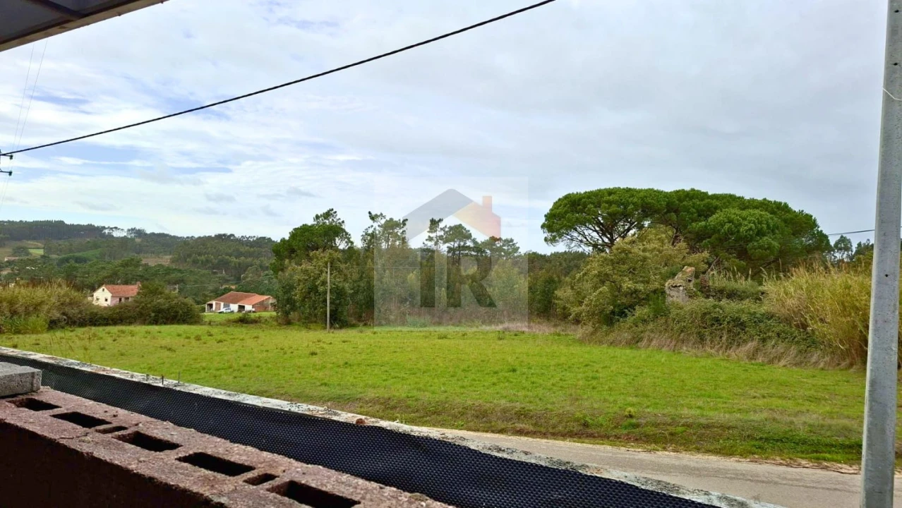 Moradia T3 para Venda em Salir de Matos Foto 13