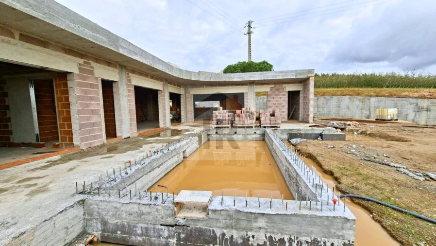 Moradia T3 para Venda em Salir de Matos Foto 6