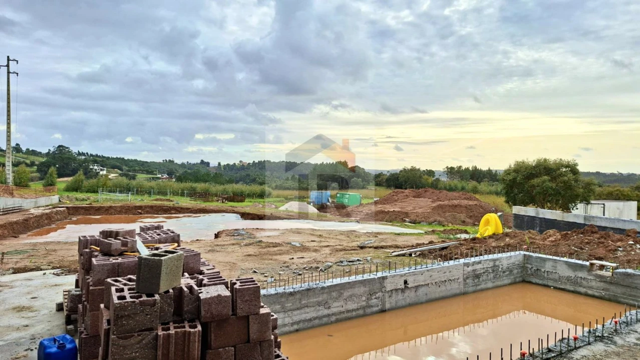 Moradia T3 para Venda em Salir de Matos Foto 16