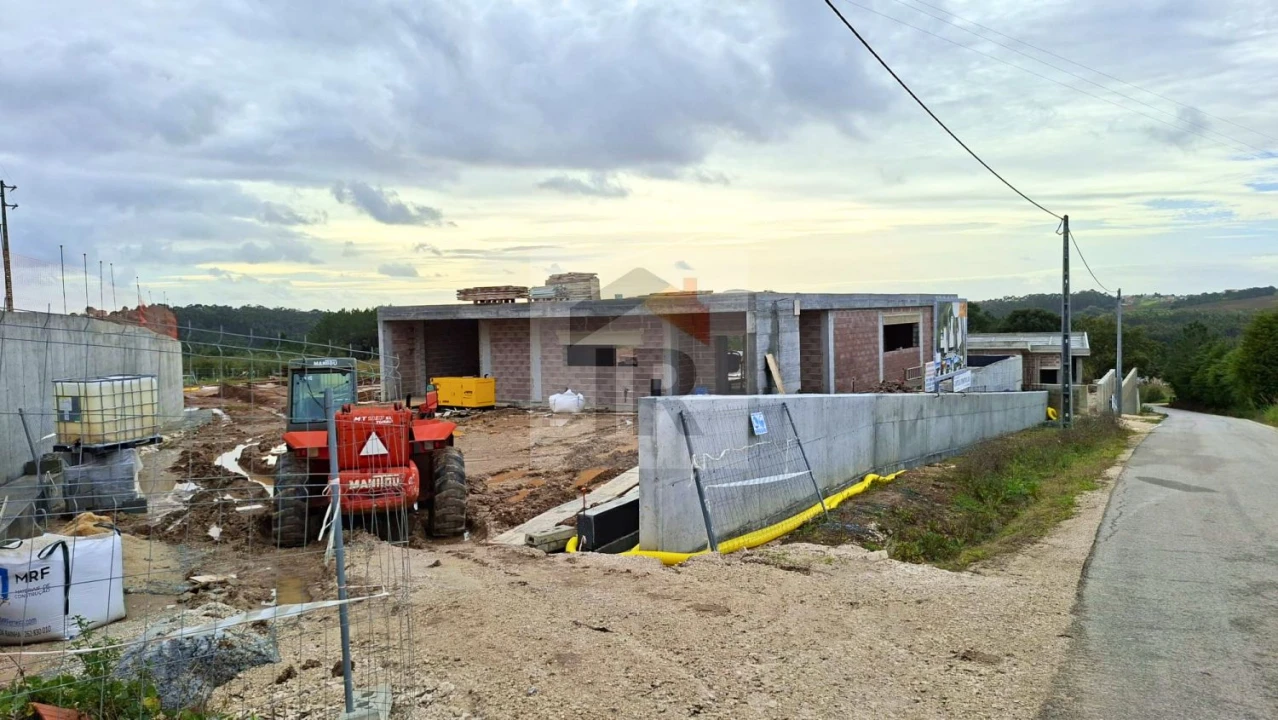 Moradia T3 para Venda em Salir de Matos Foto 19