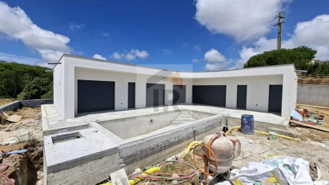 Moradia T3 para Venda em Salir de Matos