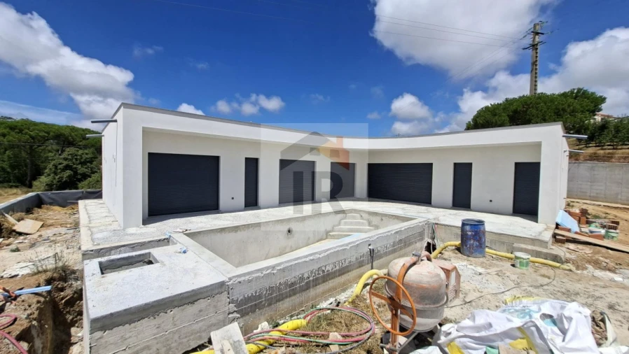 Moradia T3 para Venda em Salir de Matos Foto 3