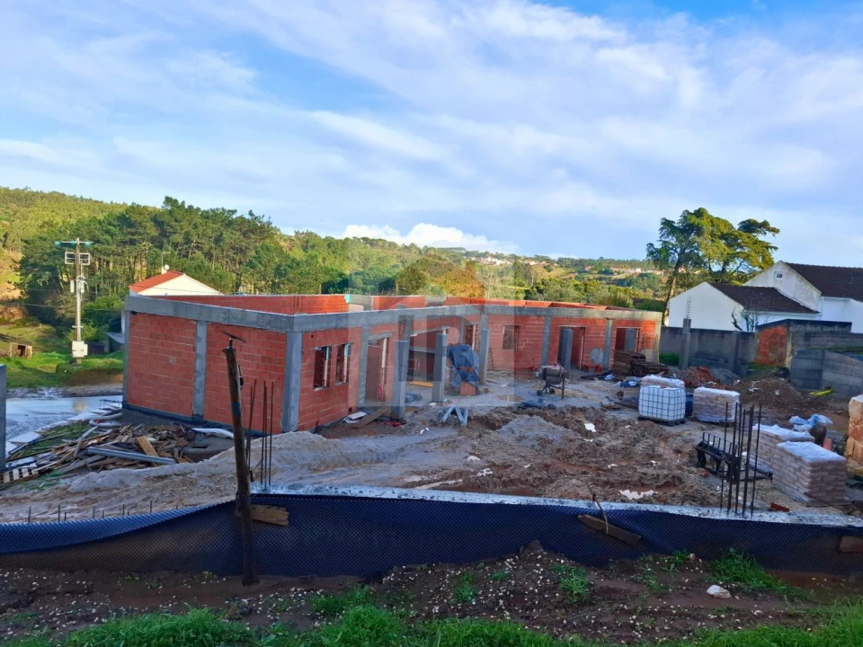 Moradia T3 para Venda em Salir de Matos Foto 17