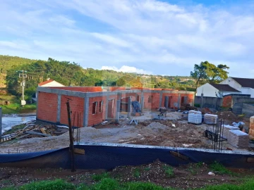 Moradia T3 para Venda em Salir de Matos