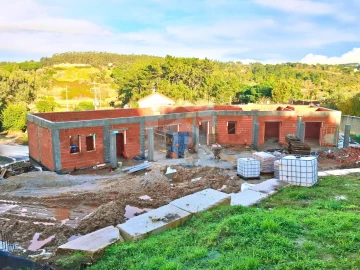 Moradia T3 para Venda em Salir de Matos