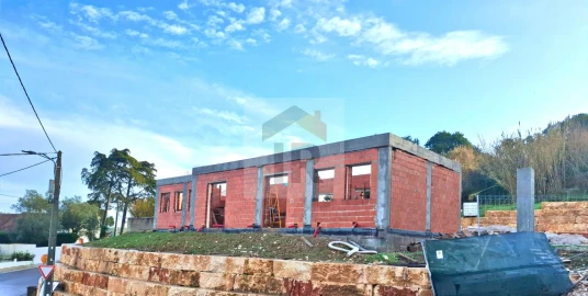 Moradia T3 para Venda em Salir de Matos