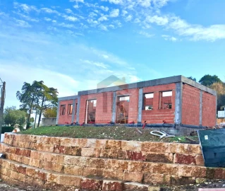 Moradia T3 para Venda em Salir de Matos