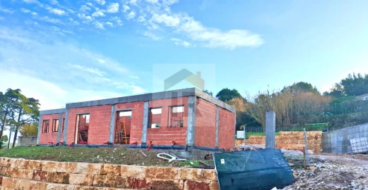 Moradia T3 para Venda em Salir de Matos