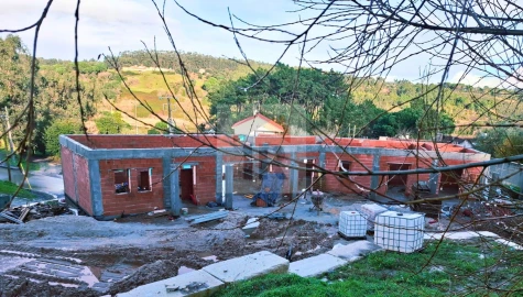 Moradia T3 para Venda em Salir de Matos