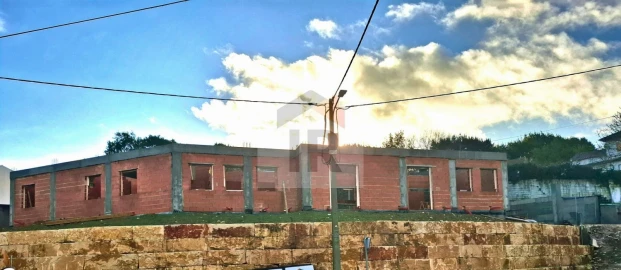 Moradia T3 para Venda em Salir de Matos