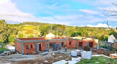 Moradia T3 para Venda em Salir de Matos